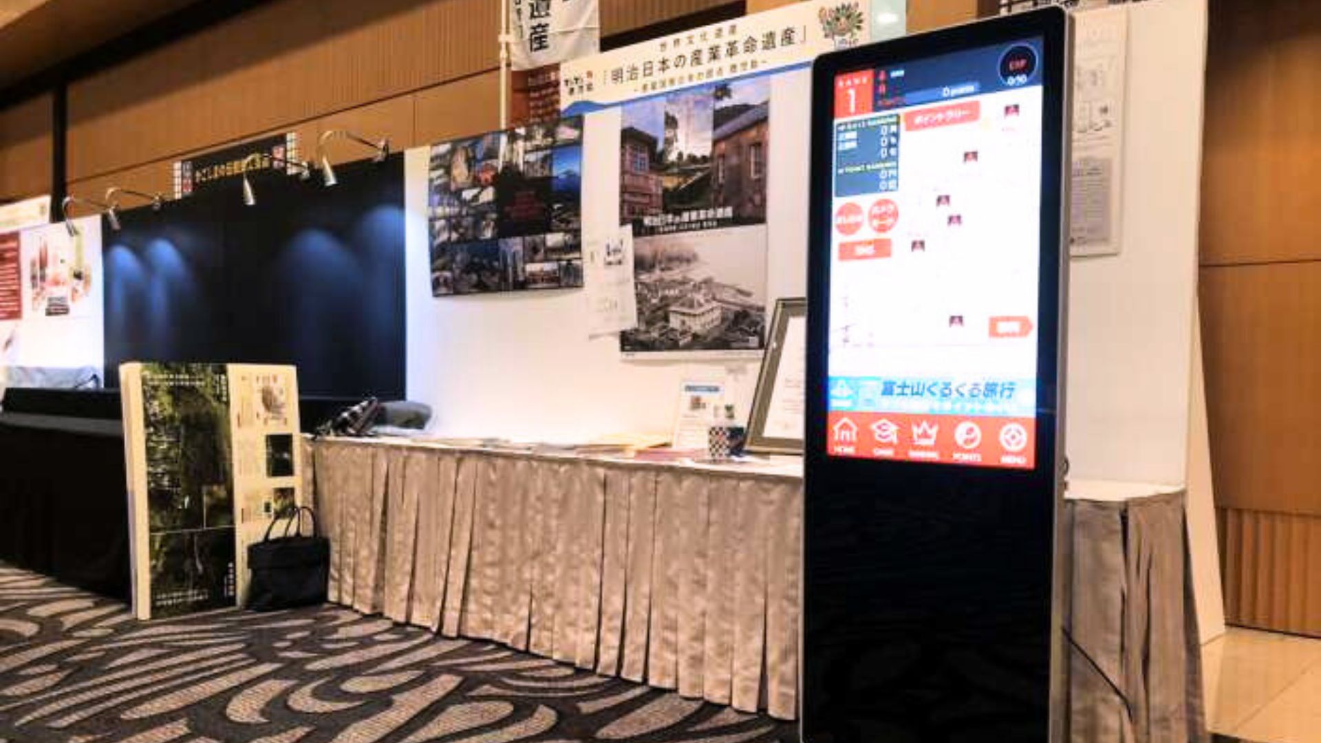 イベントブースの43インチタッチパネル一体型デジタルサイネージ | ヤマトサイネージ イベントブースの43インチタッチパネル一体型デジタルサイネージ