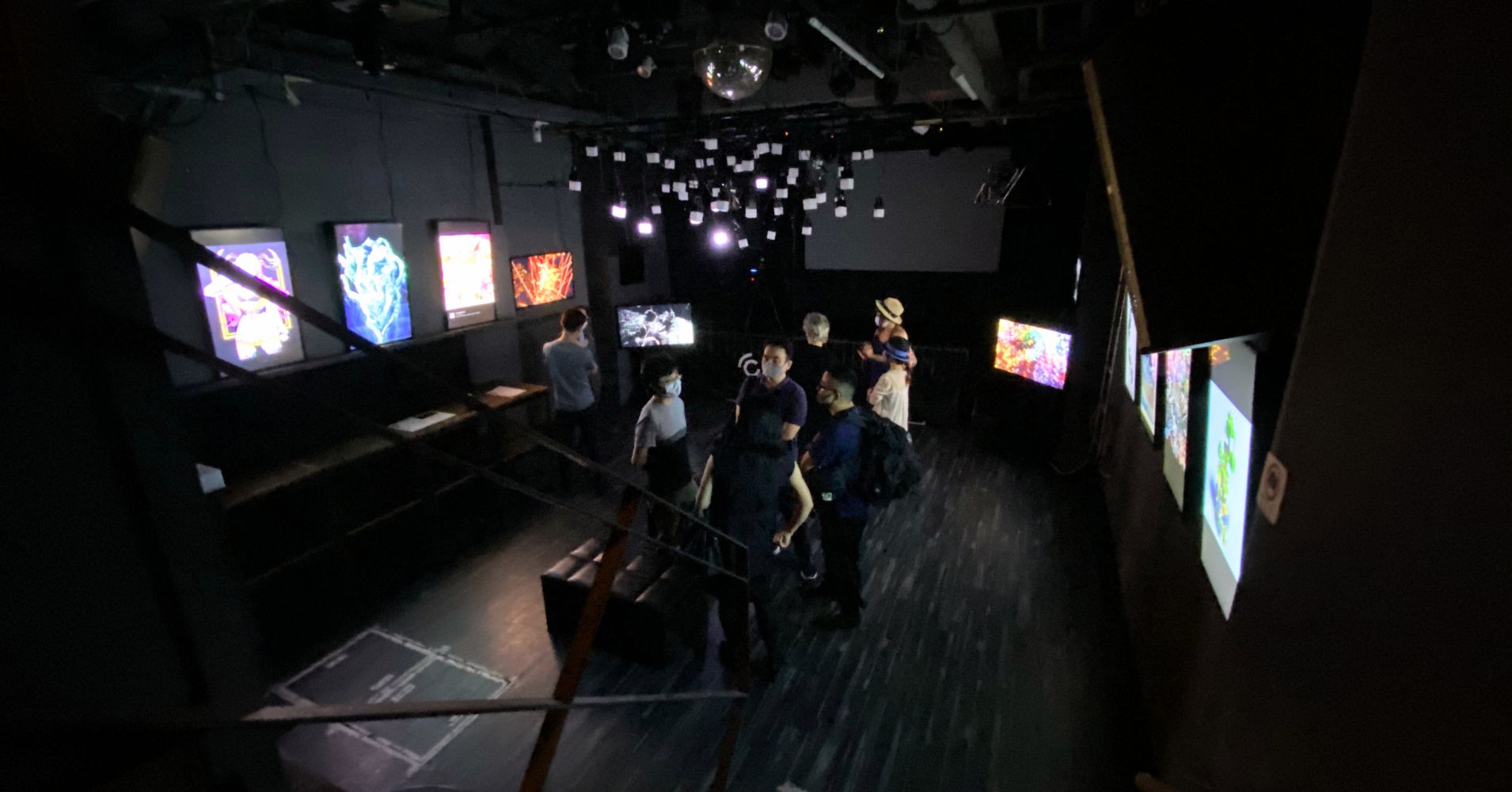 デジタルアート展示用のサイネージ | ヤマトサイネージ デジタルアート展示用のサイネージ