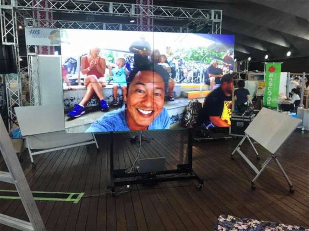 マルチディスプレイ移動式スタンド