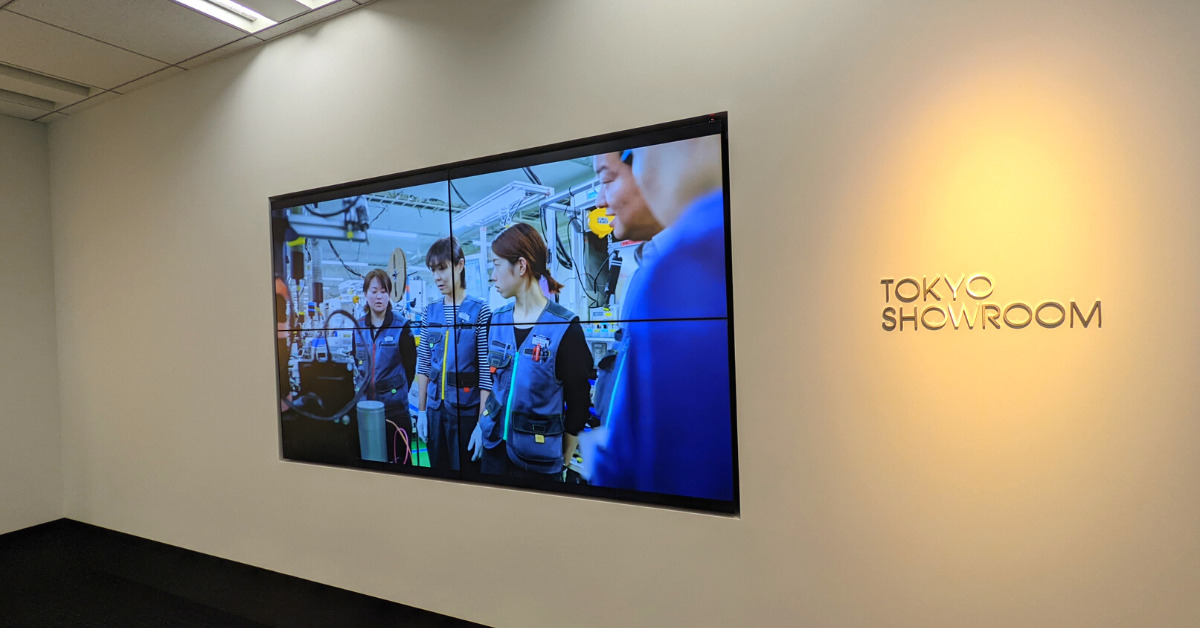 indoor-multi-110inch-showroom-tokyo1 | ヤマトサイネージ 東京ショールームのマルチ