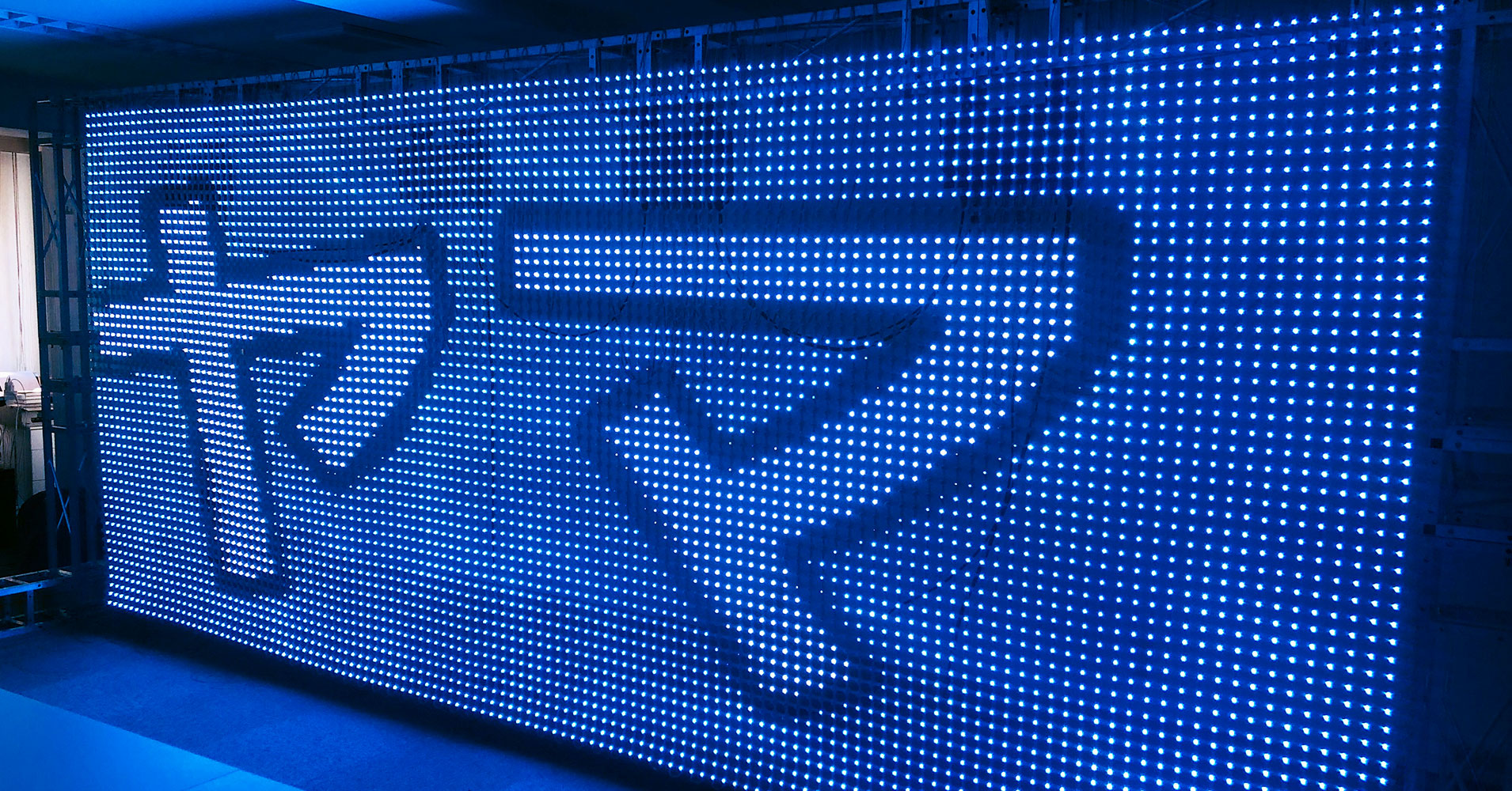 メッシュLEDビジョン