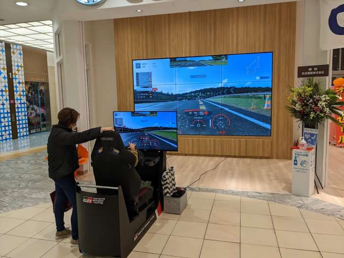 game-with-multi-display_img | ヤマトサイネージ 大画面とカーディーラー