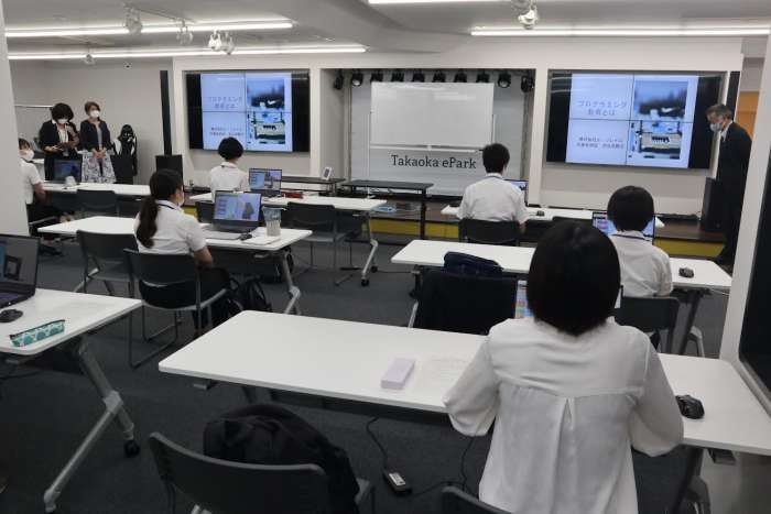 game-with-multi-display_img4 | ヤマトサイネージ 大画面セミナー会場