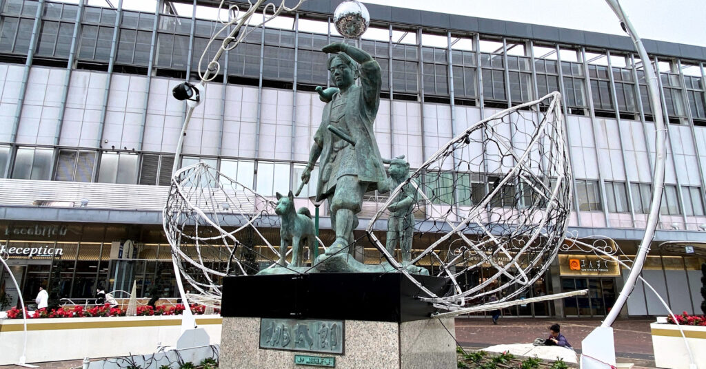 桃太郎像