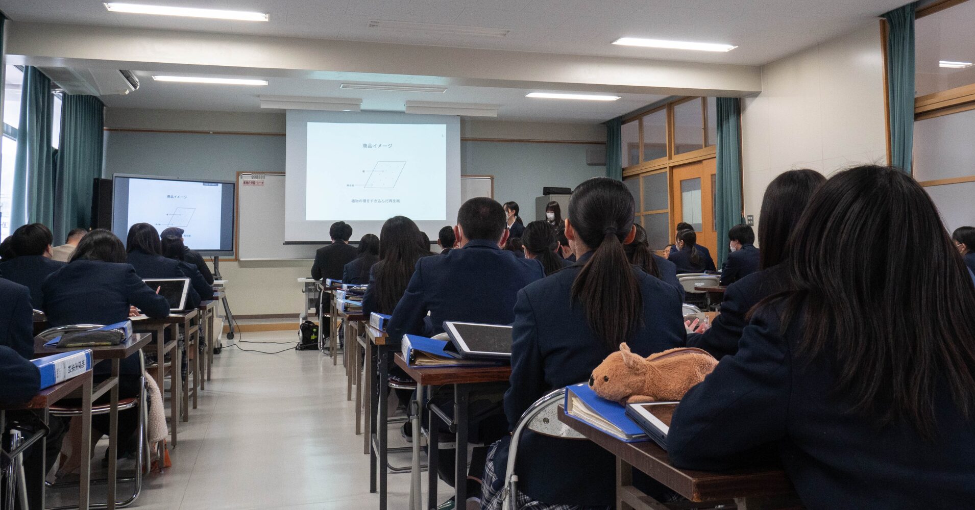安心院高校に電子黒板を設置 | ヤマトサイネージ 安心院高校に電子黒板を設置