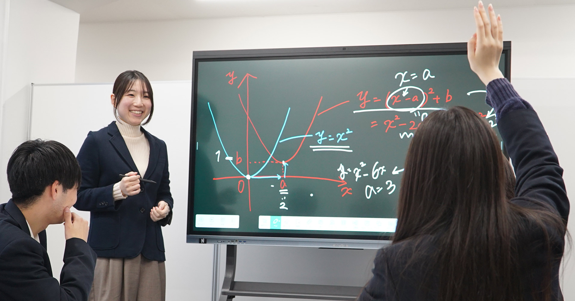 電子黒板と学生 | ヤマトサイネージ 電子黒板と学生