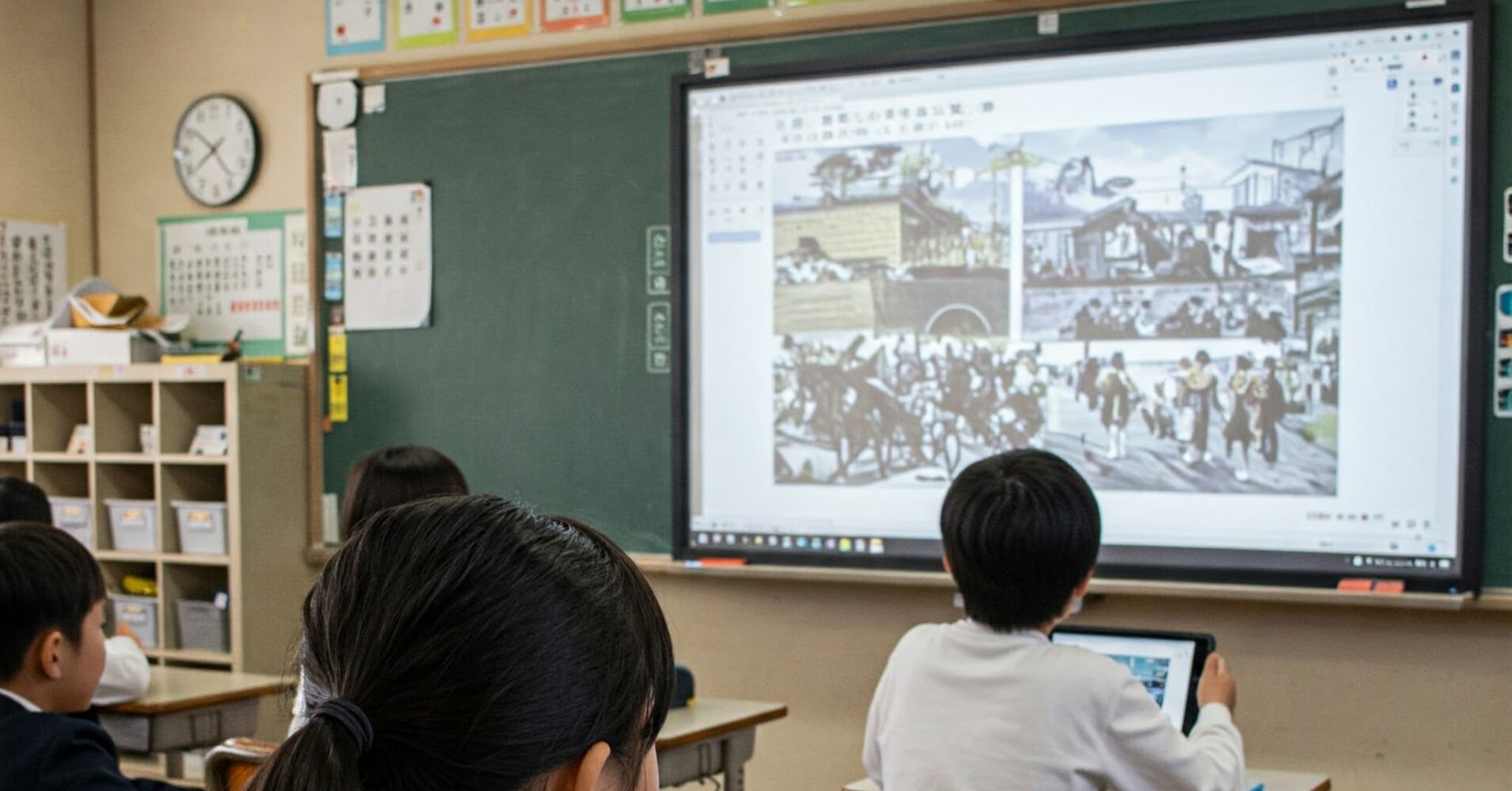 小学校の社会の授業に電子黒板を導入